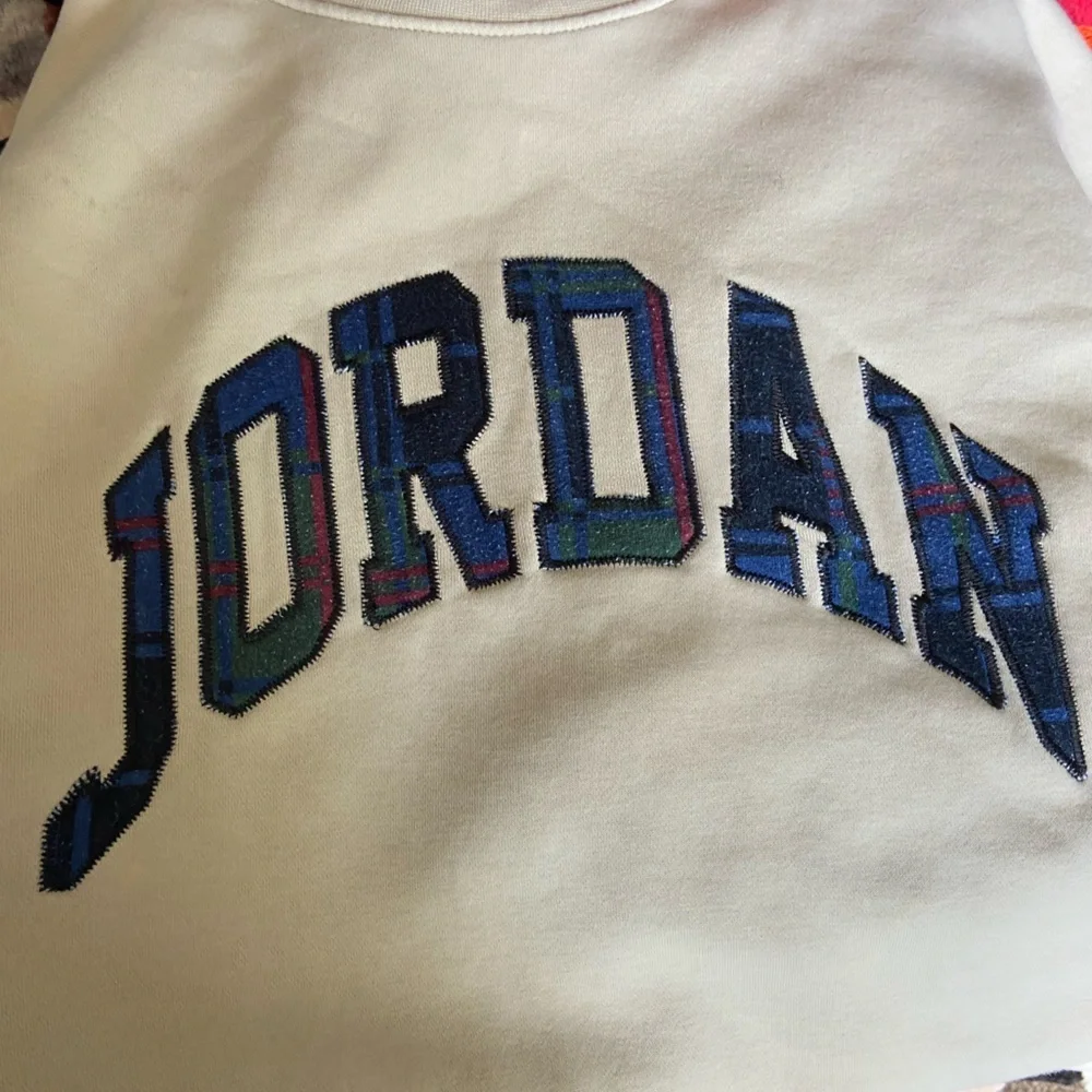 Nike Jordan Essential Holiday Mens DV1574-091 Sweatshirt Gray Size Medium -